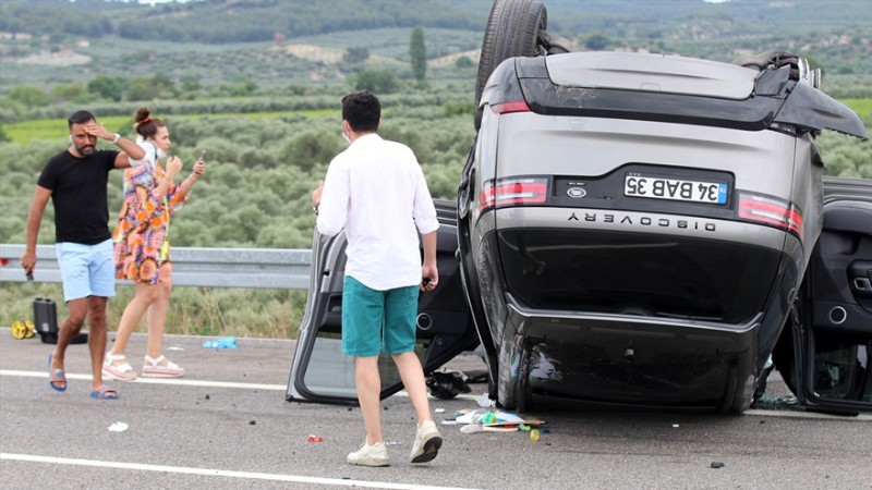 Məşhur müğənni ailəsi ilə birlikdə qəzaya düşdü 